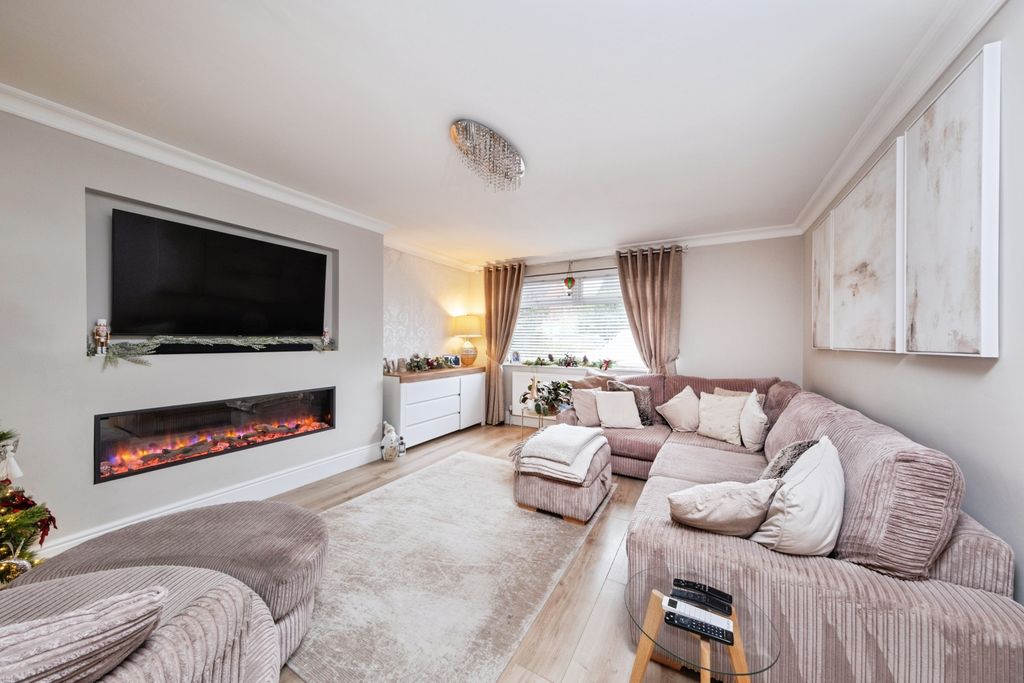 Property photo 2 of 20 Lounge