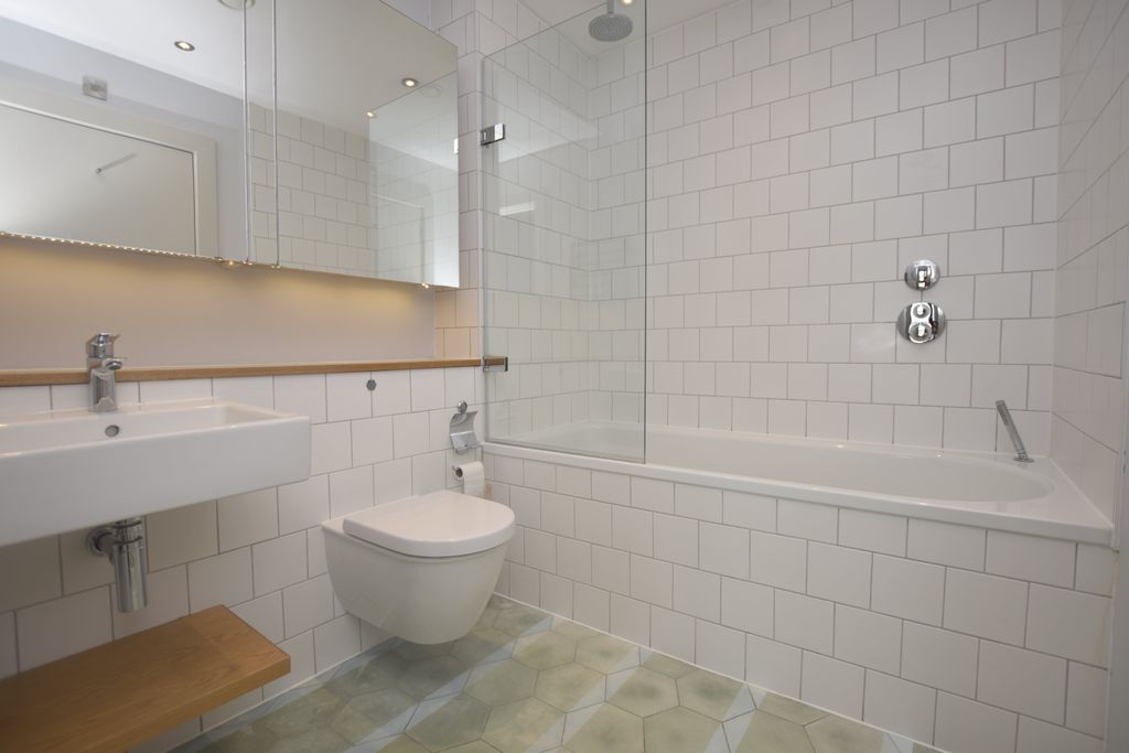Property photo 3 of 20 Bathroom