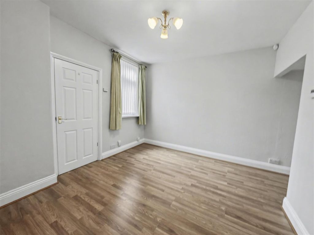 Property photo 3 of 10 Dining Room