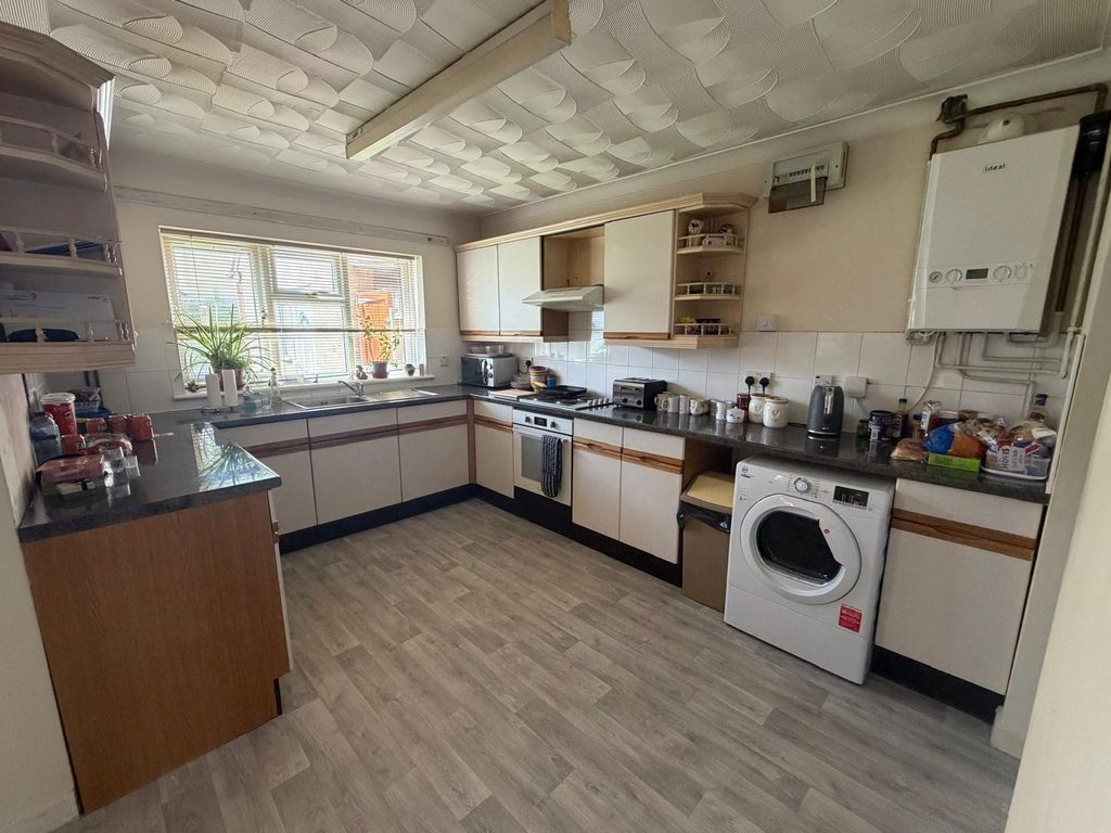 Property photo 2 of 12 Kitchen