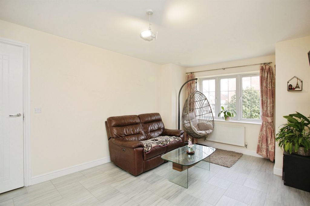 Property photo 3 of 25