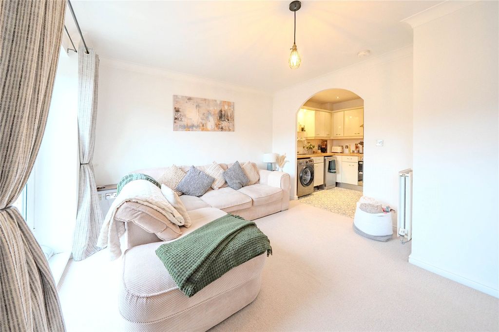 Property photo 2 of 21 Picture No. 11