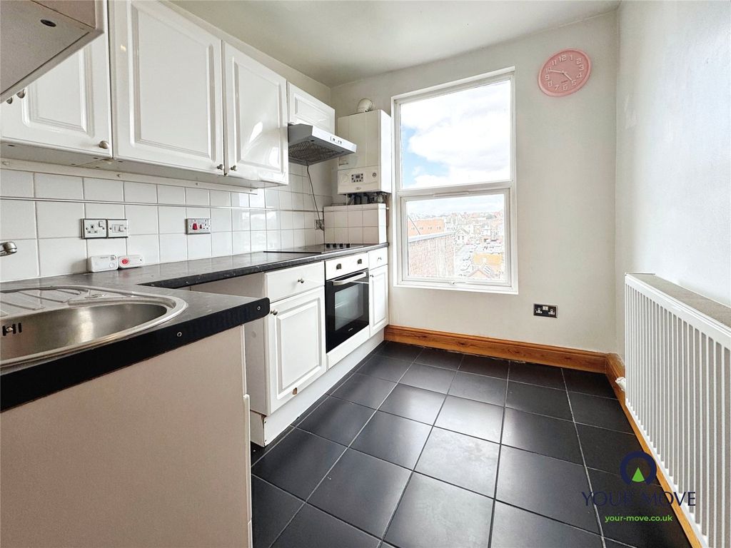 Property photo 3 of 6 Kitchen