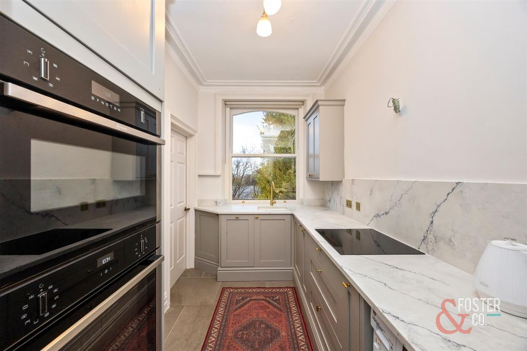 Property photo 3 of 18 Cromwell Road 27, Flat 4-010.Jpg