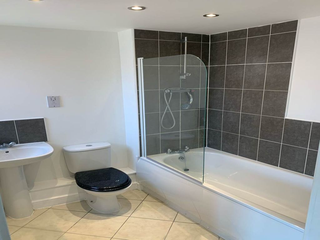 Property photo 3 of 4 Bathroom