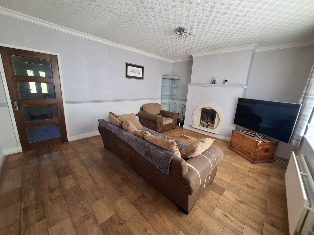 Property photo 3 of 8 Photo 2