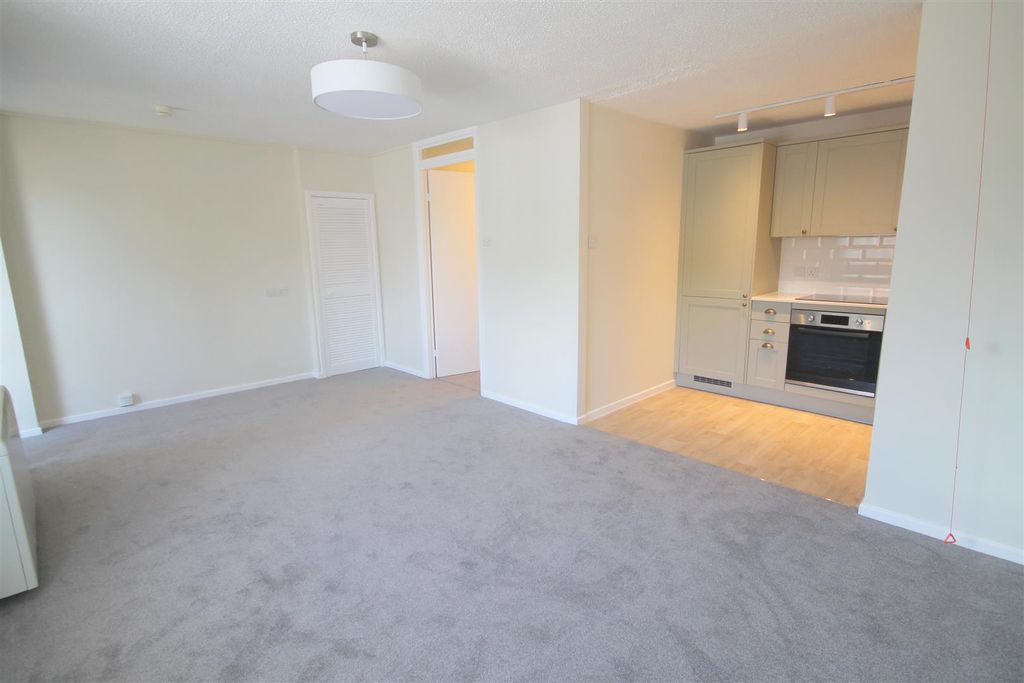 Property photo 3 of 13 Lounge2.Jpg