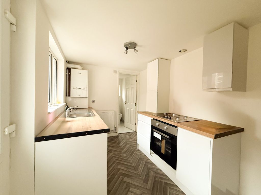 Property photo 2 of 9 Kitchen