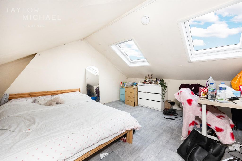 Property photo 3 of 11 Bedroom