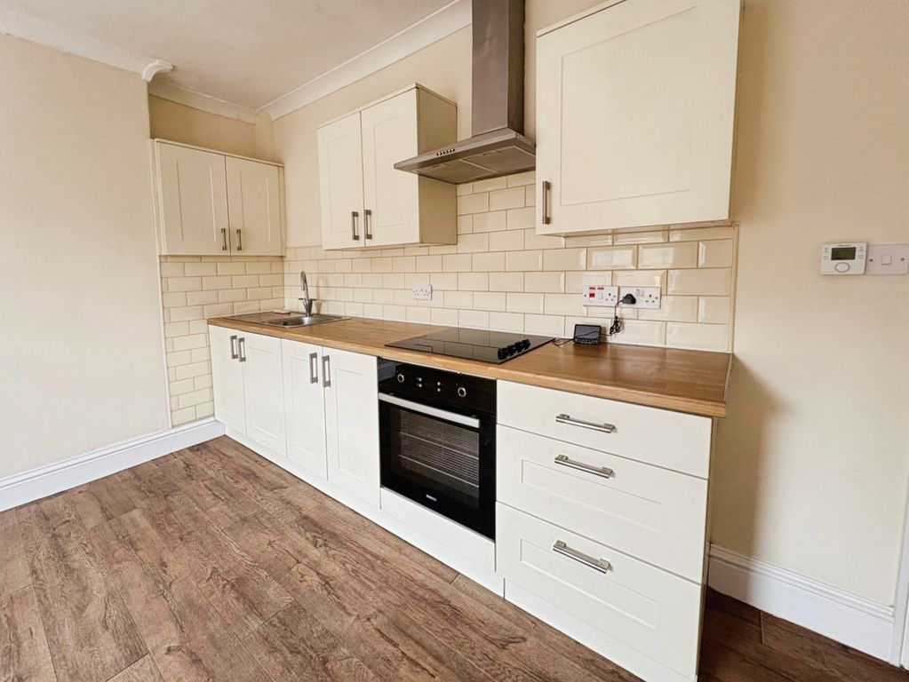 Property photo 2 of 9 Dining Kitchen