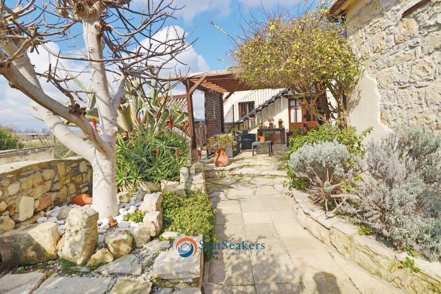 Property photo 3 of 47