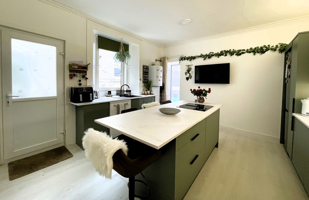 Property photo 3 of 15 Kitchen