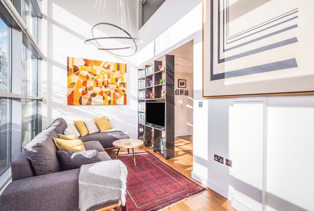 Property photo 2 of 14