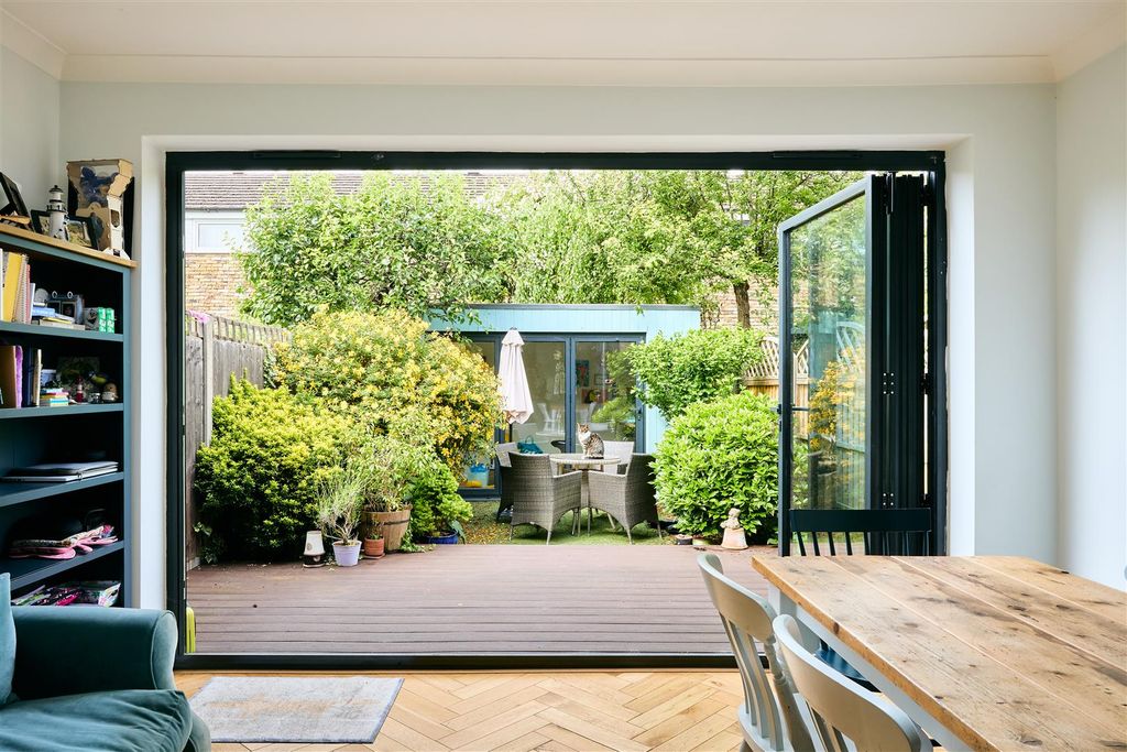 Property photo 2 of 28