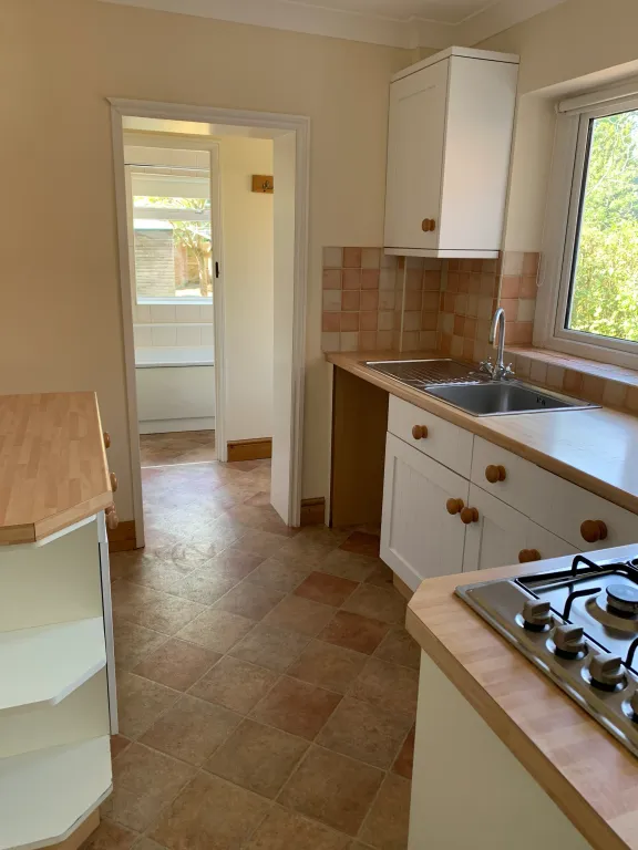 Property photo 3 of 11 Kitchen