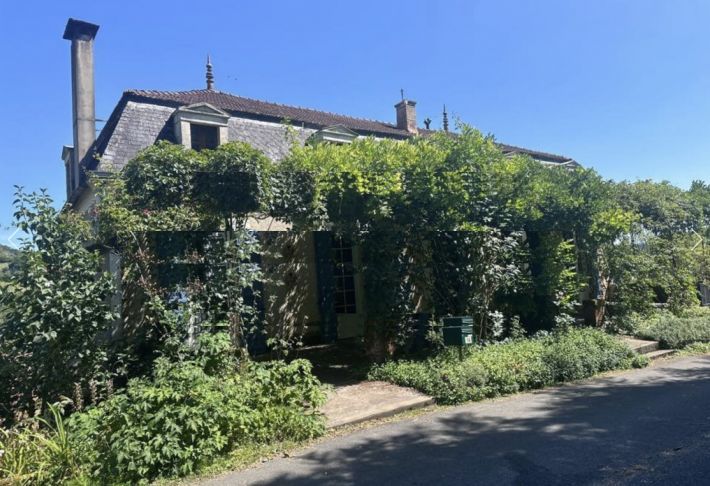 Property photo 1 of 12