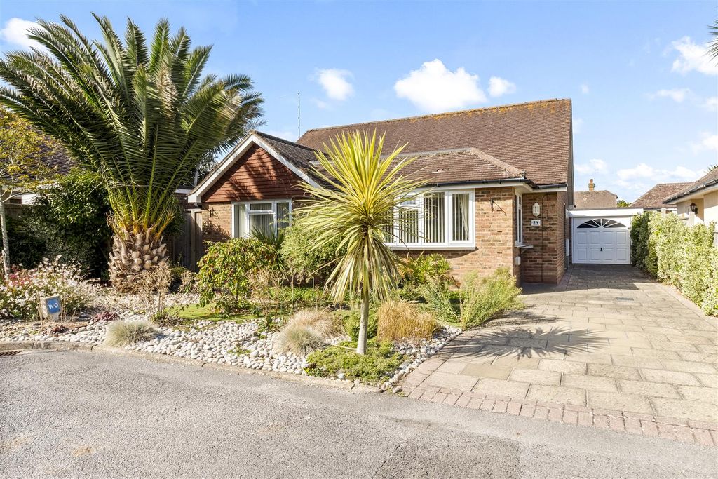 Property photo 1 of 17 5A Tamarisk Way_021.Jpg