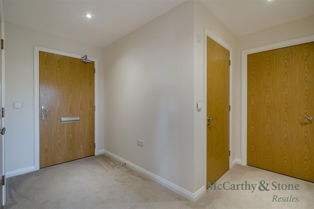 Property photo 2 of 43 8703013-Interior02.Jpg