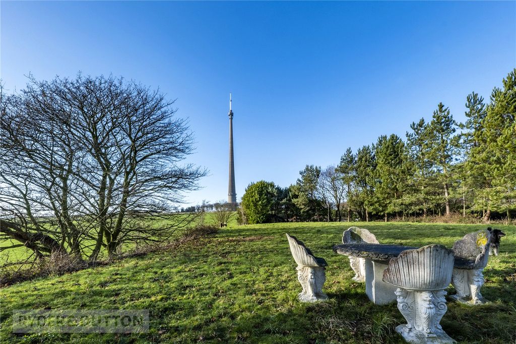 Property photo 3 of 27 Garden