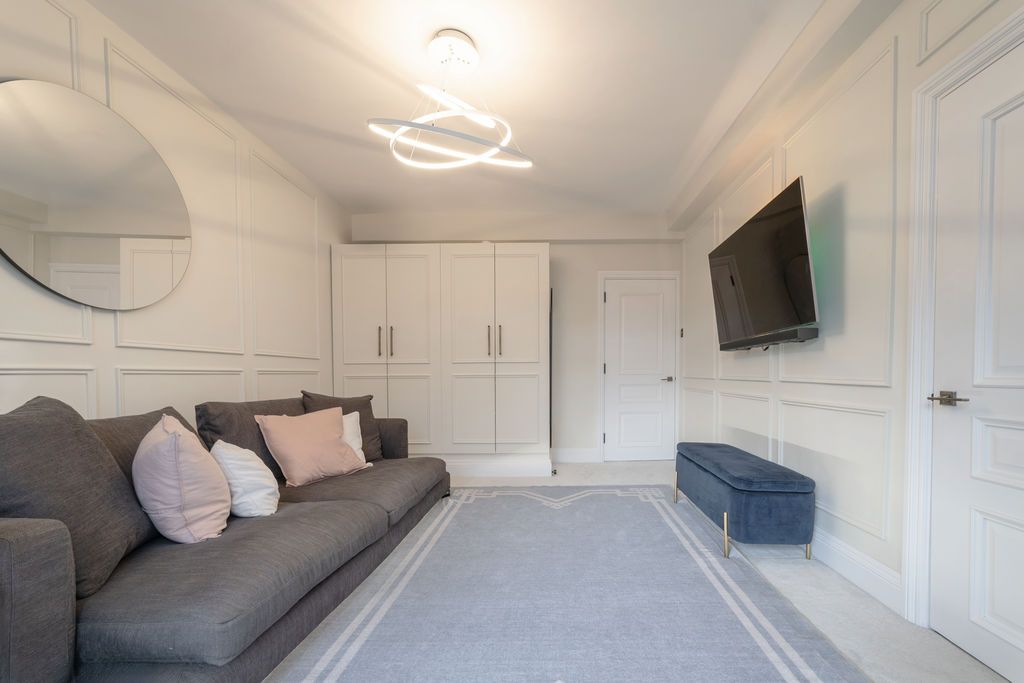 Property photo 3 of 10 Photo 12