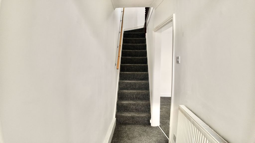 Property photo 3 of 31