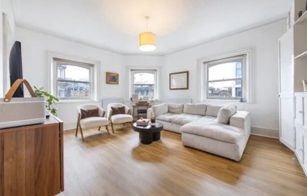 Property photo 1 of 5