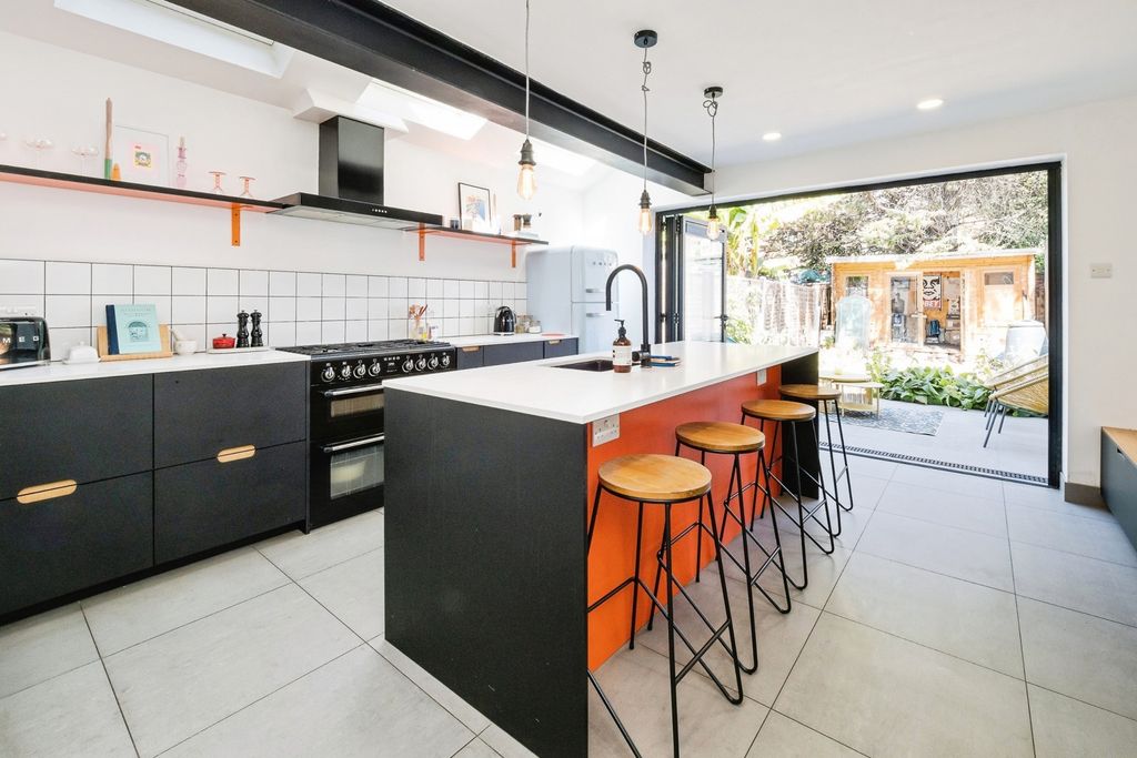 Property photo 1 of 23 Pbox-Img.Jpg