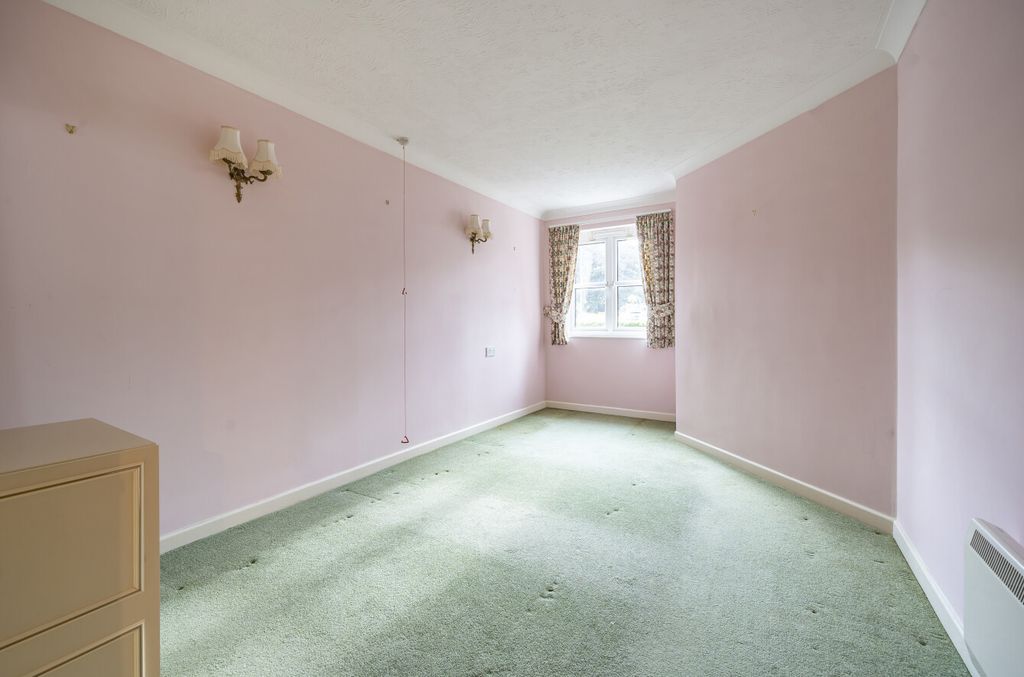 Property photo 2 of 15 Bedroom