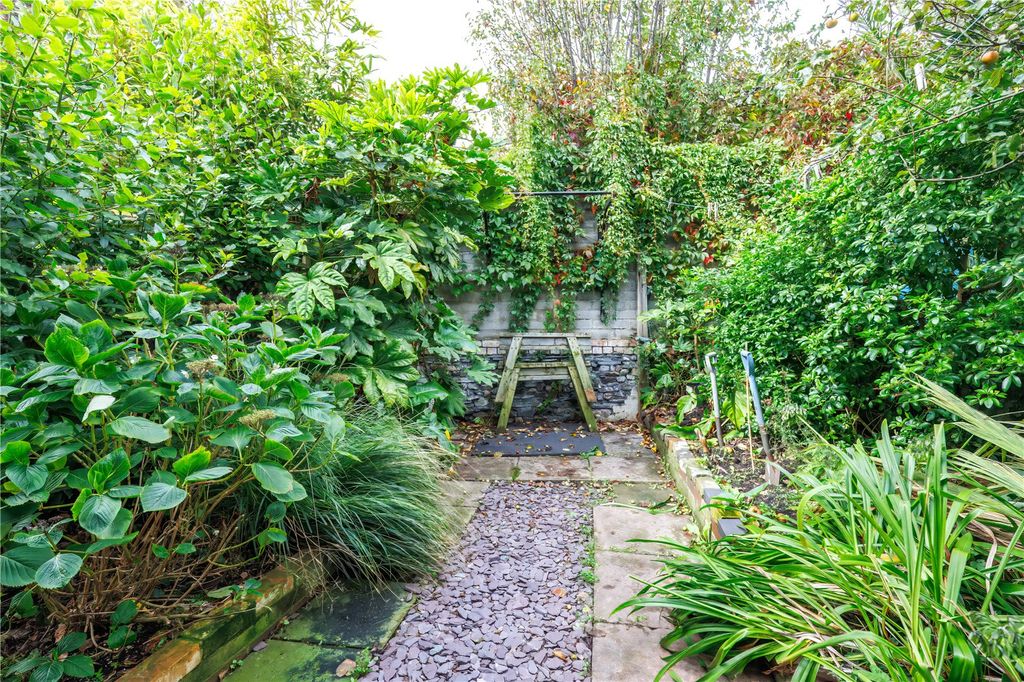 Property photo 2 of 28 Picture No. 09