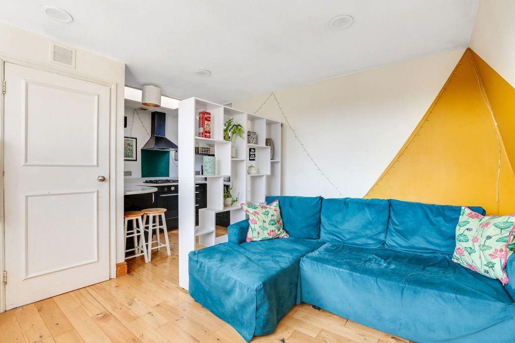 Property photo 3 of 15 04-011Ejhpropworld - 95c Peak Hill - 22-Medium.Jpg