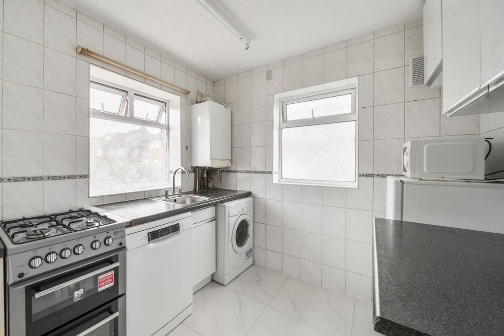 Property photo 3 of 17 10-1324587-10-687...