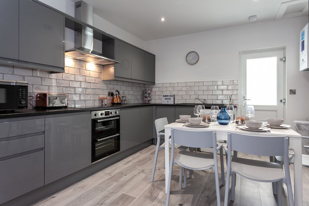 Property photo 1 of 4 Cambridge Street, Castleford