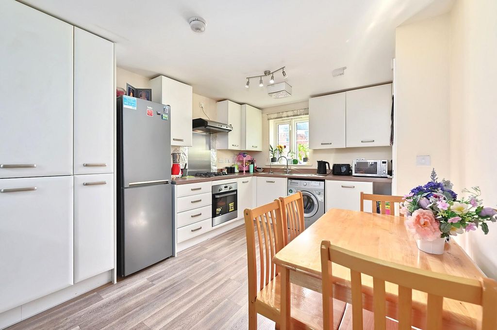 Property photo 2 of 15 Hutchins Way