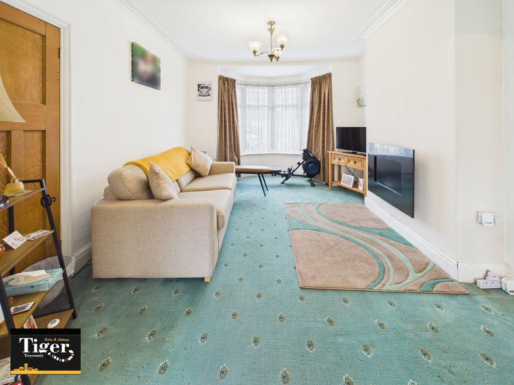 Property photo 3 of 17 Cam01931G0-Pr0353-Still002