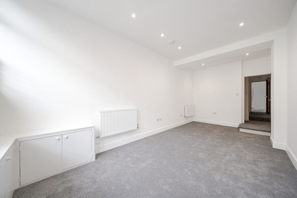 Property photo 2 of 16 1448897-7-69E1Fbe...