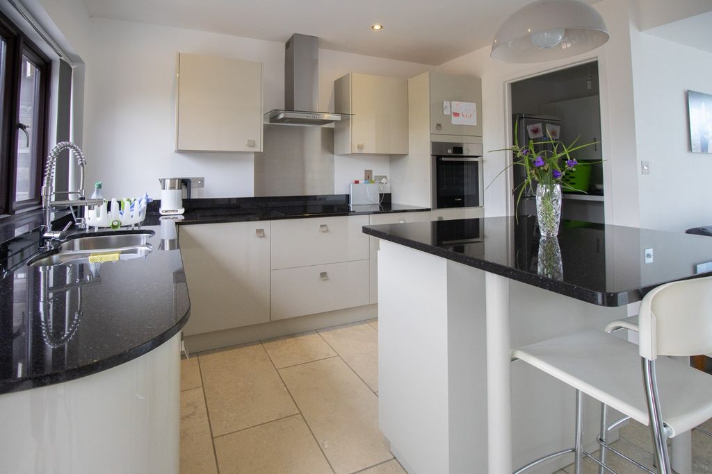 Property photo 3 of 30 2314964