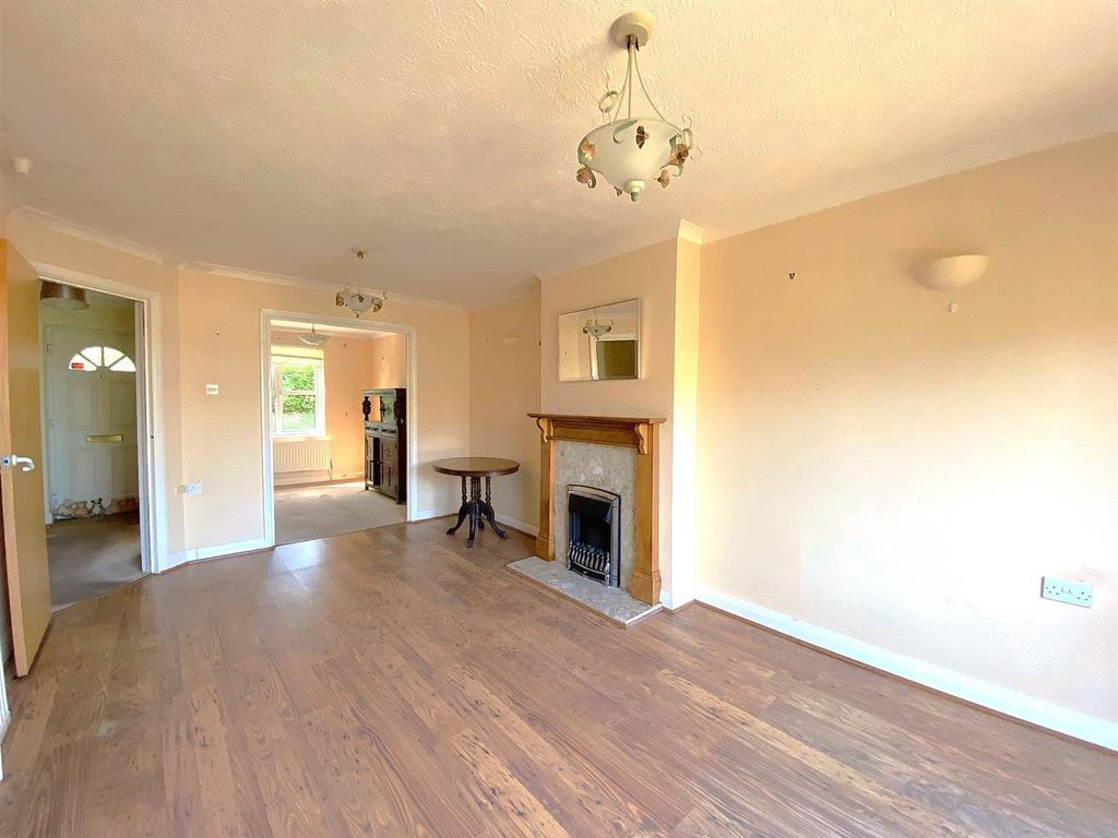 Property photo 3 of 18 71 Rotherfield Ave - Lounge1.Jpg