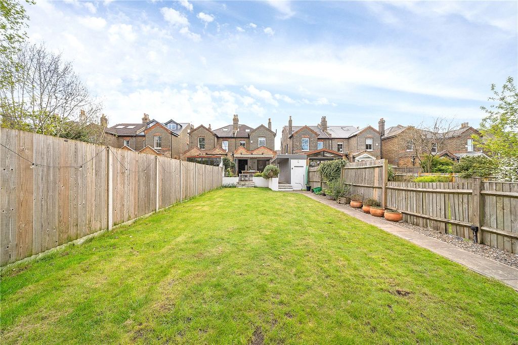 Property photo 2 of 17 Picture No. 16