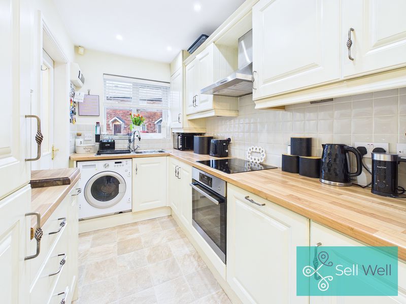 Property photo 3 of 17 Kitchen