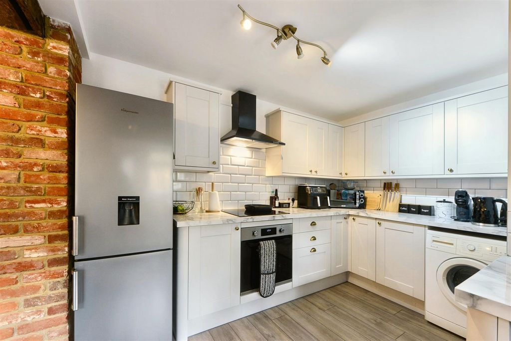Property photo 3 of 19 Kitchen.Jpg