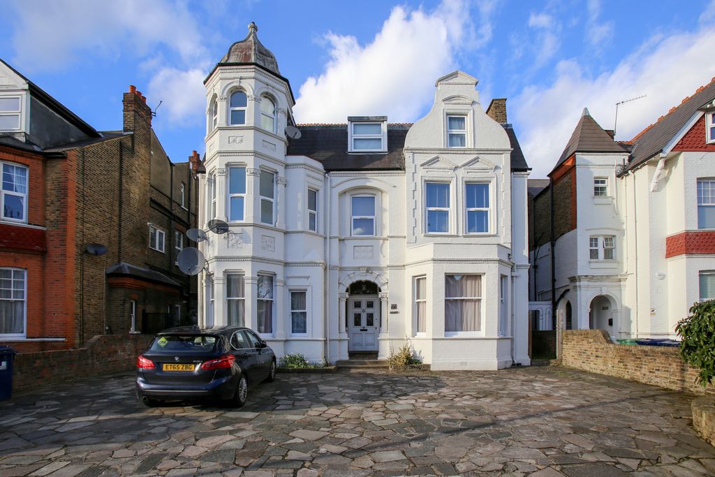 Property photo 1 of 17