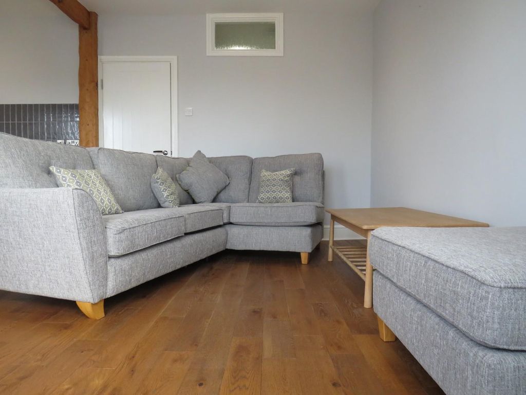 Property photo 3 of 11 Lounge.Jpg