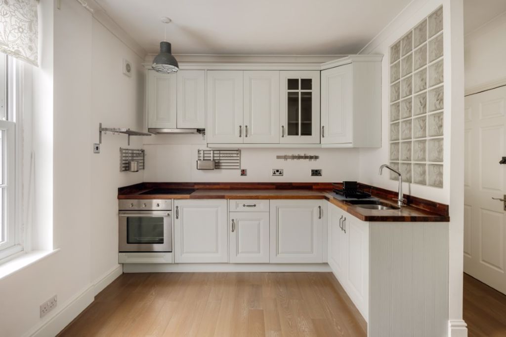 Property photo 3 of 7 Kitchen