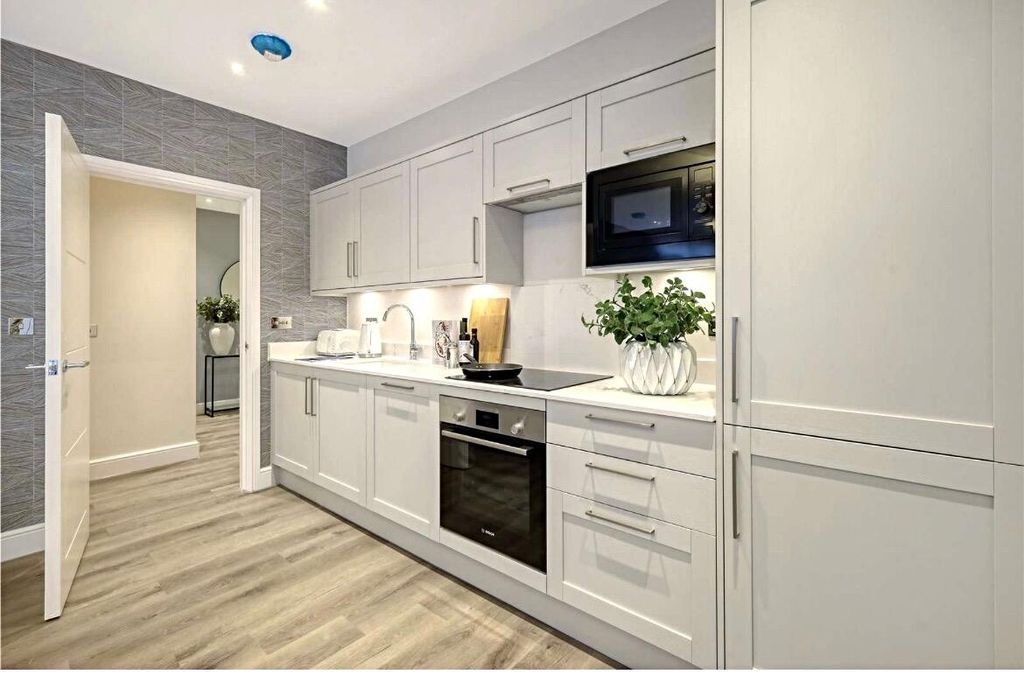 Property photo 3 of 6 Kitchen