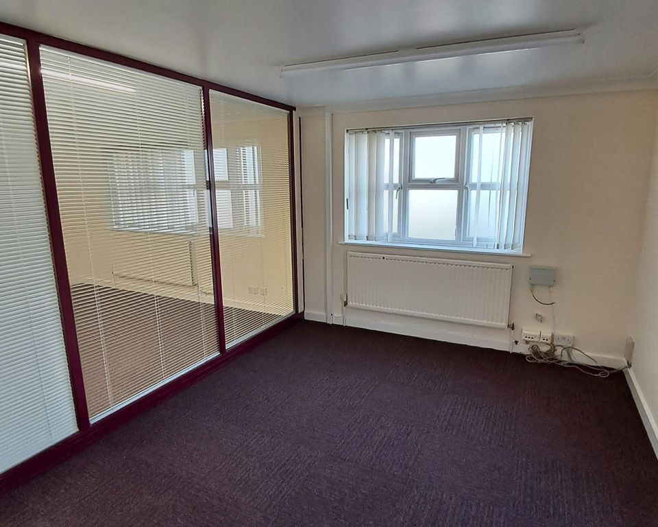 Property photo 2 of 8 1000006235.Jpg