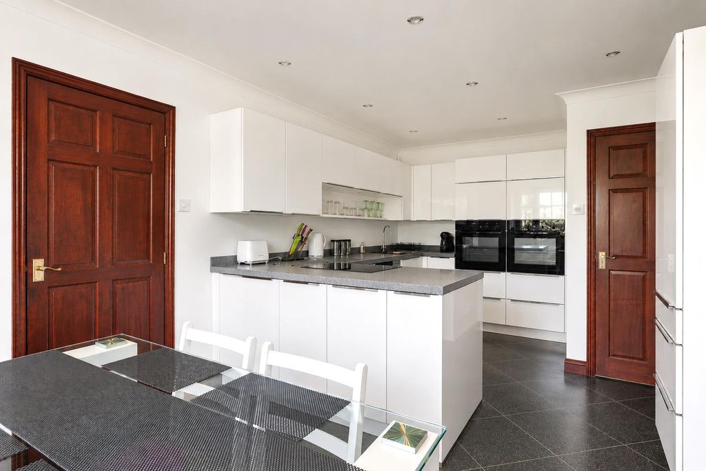 Property photo 2 of 24 378cd977-c5c6-4d1d-Aabb-94c32Fb8Ea4d.Png