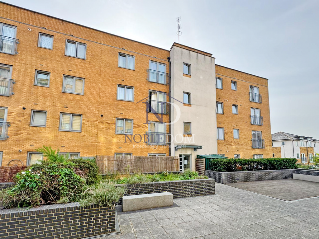 Property photo 1 of 12 2 Bedroom 2 Bathroom Flat In Northolt
