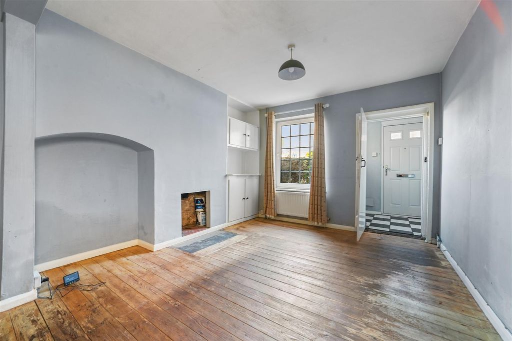 Property photo 3 of 16 Pt-Sheri-157Outwestgate-12.Jpg