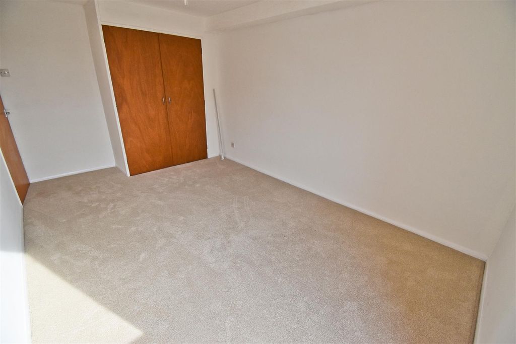 Property photo 3 of 17 Bedroom 1.1.Jpg