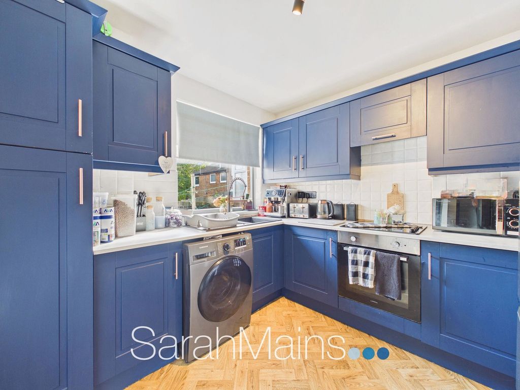 Property photo 3 of 15 Kitchen